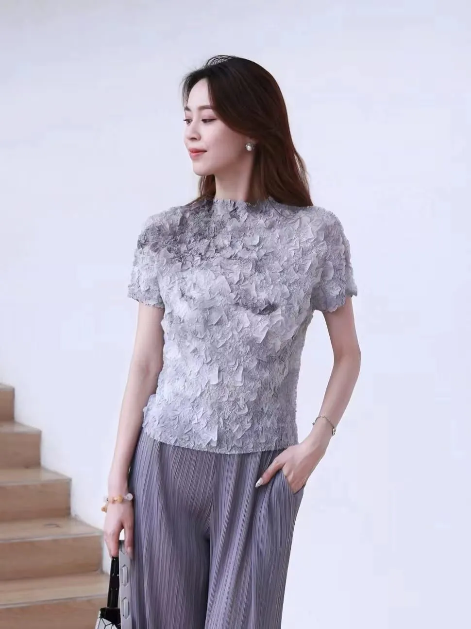 6240033 Floral Printed Pleated Top *Grey *Backorder