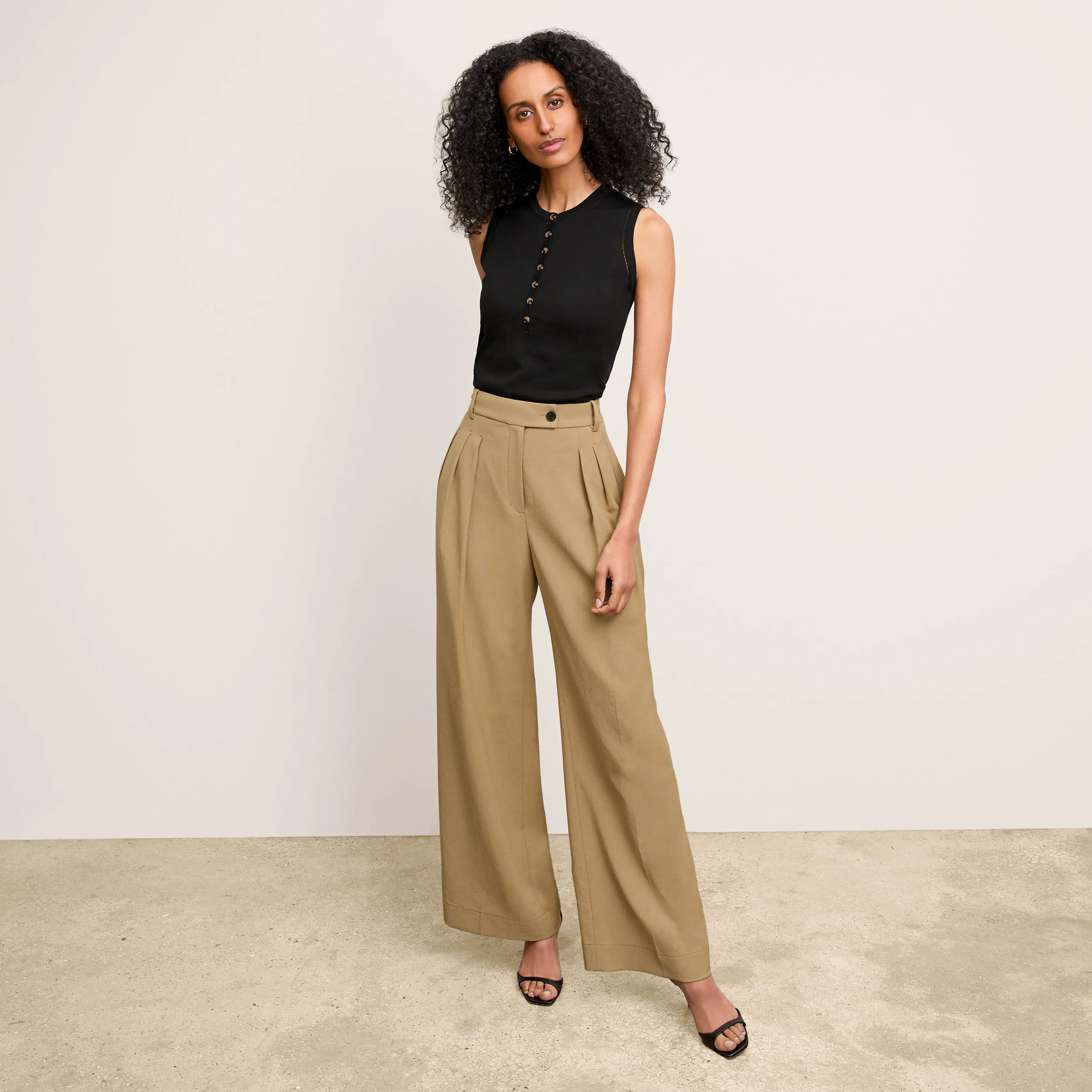 Bia Pleated Trouser - Air Twill :: Macaroon