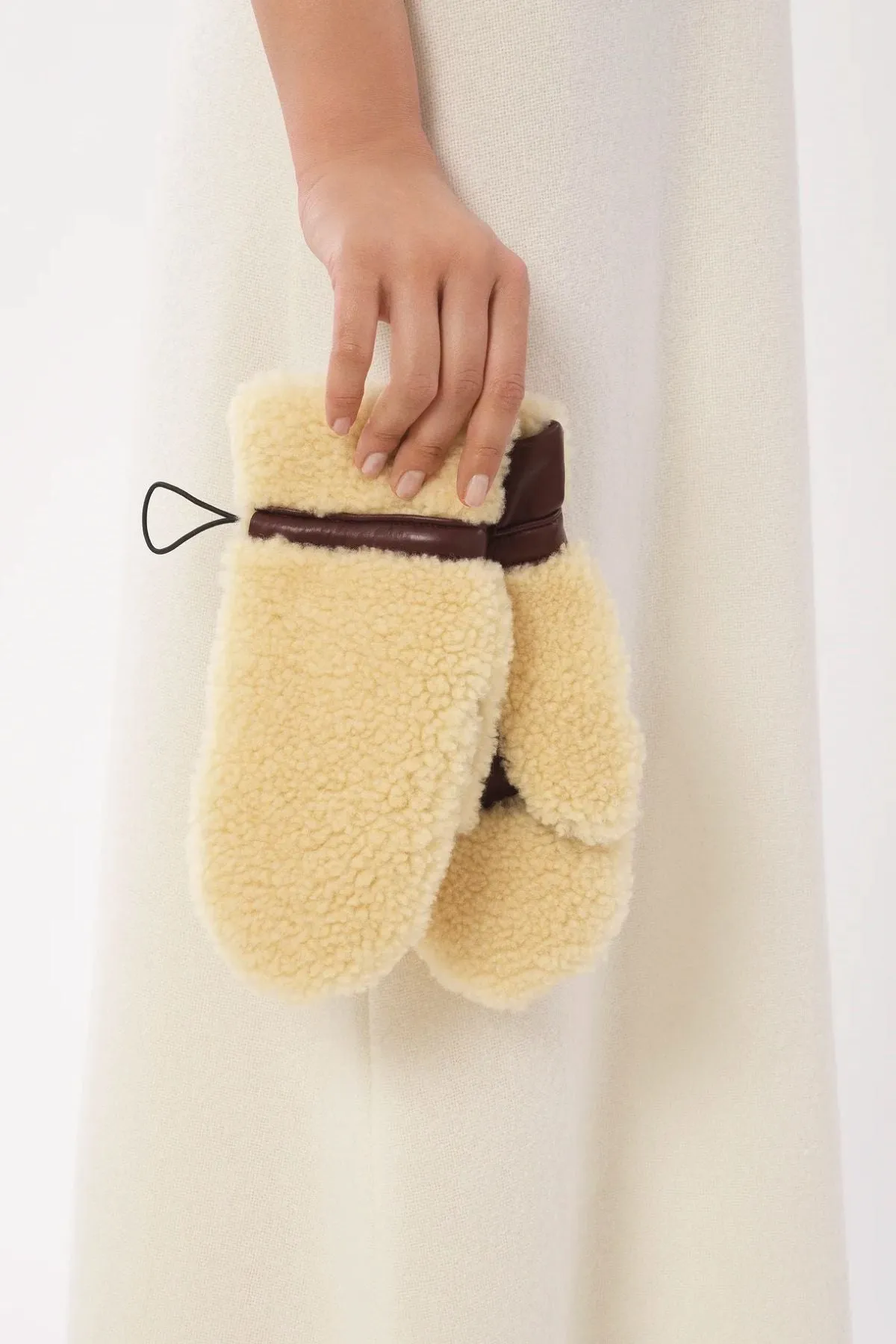 Chloé Shearling Mittens - Beige/ Brown