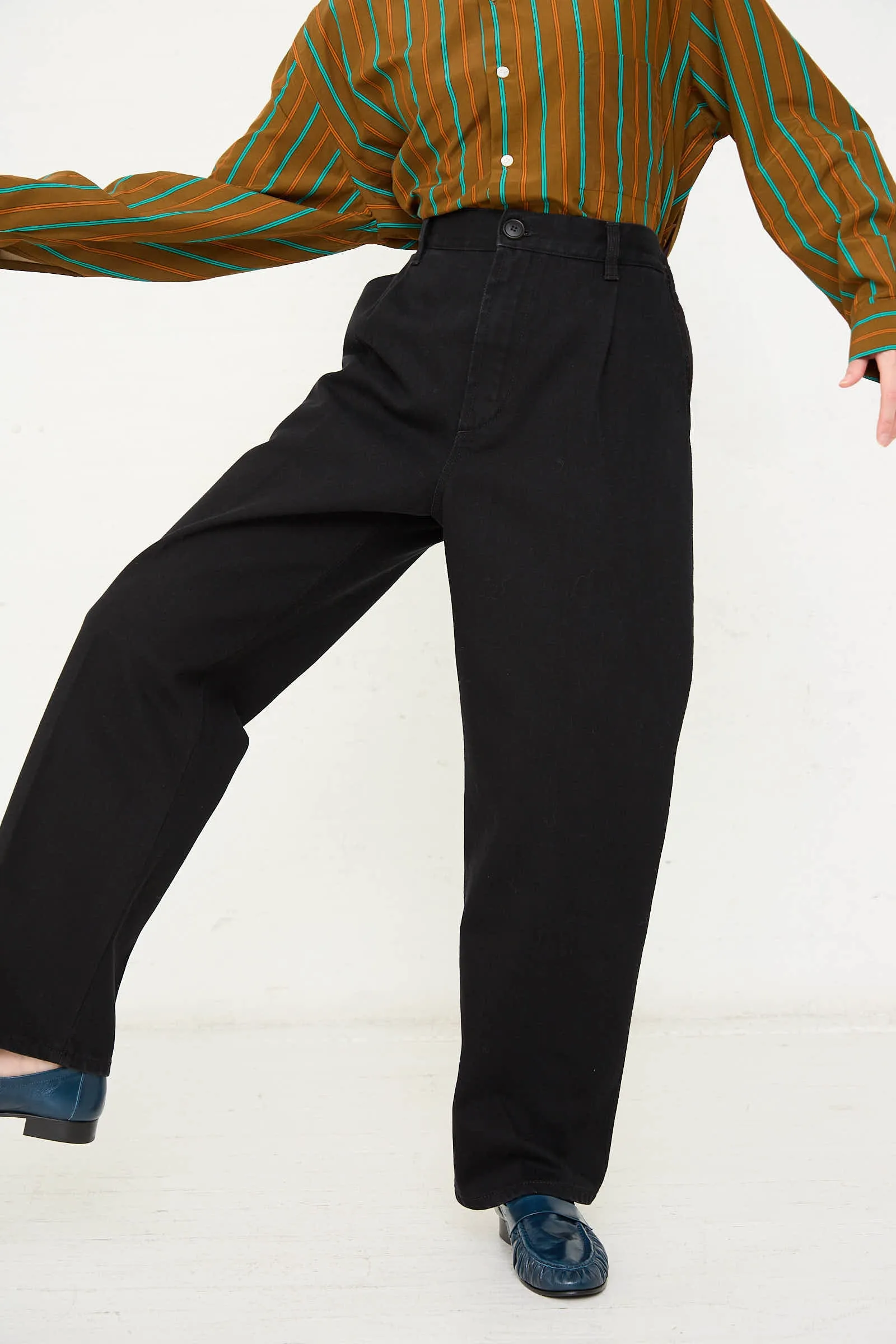 One Wash Denim Pleated Trouser in Black